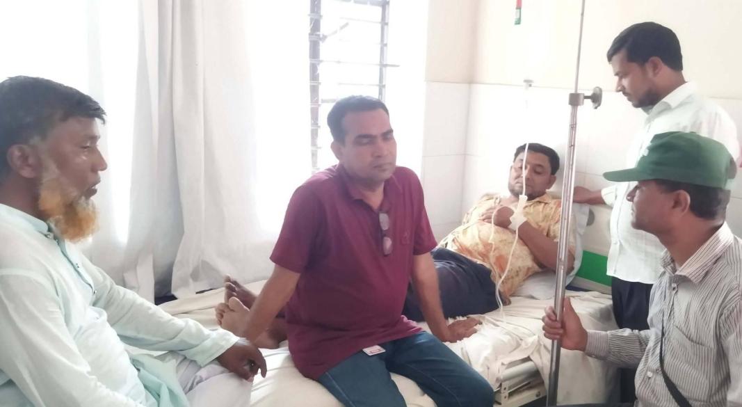 ধামইরহাটে সংবাদ সংগ্রহের সময় সাংবাদিকের ওপর হামলা