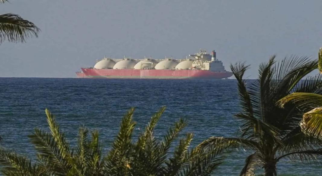 হরমুজ পাড়ি দিল একমাত্র তেলবাহী জাহাজ