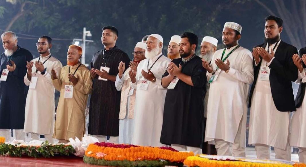 শহীদ মিনারে ফুল দিল জামায়াত আমিরের নেতৃত্বাধীন বিরোধীদলীয় জোট