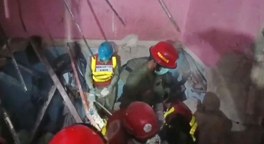 করাচিতে ভবনে ভয়াবহ বিস্ফোরণ