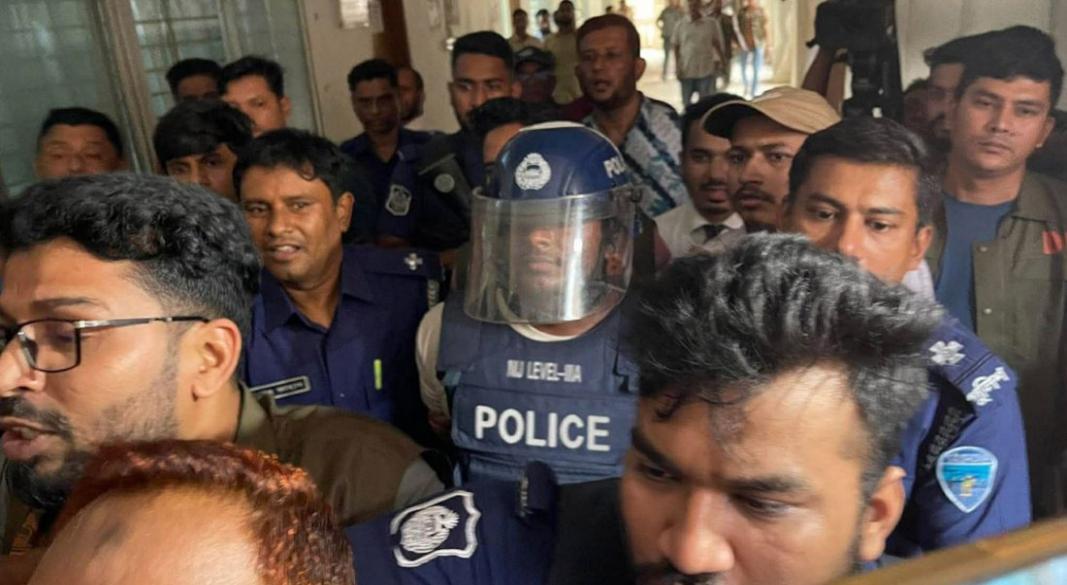 কুমিল্লা মেডিক্যাল কলেজ হাসপাতাল থেকে ছাড়পত্র পাওয়ার পর ইসলামী ছাত্রশিবিরের কেন্দ্রীয় নেতা জিসান মিয়া প্রধান