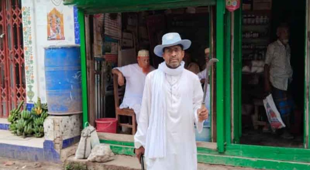 মানসিক ভারসাম্যহীন ইকবালের ছবি