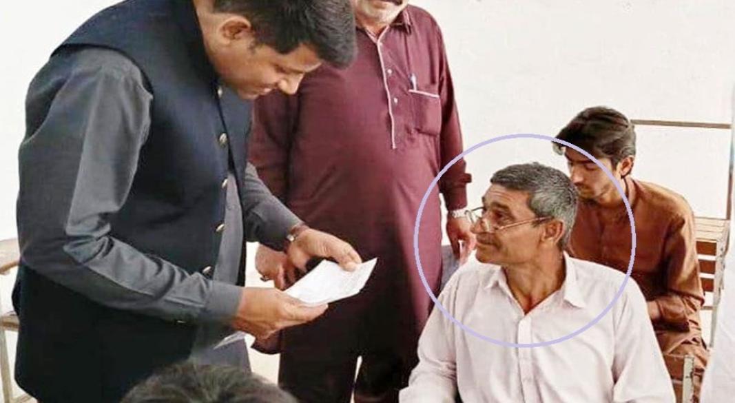 নবম শ্রেণির পরীক্ষায় অংশ নিয়েছেন ৫৫ বছর বয়সী গুলাম কাদির।