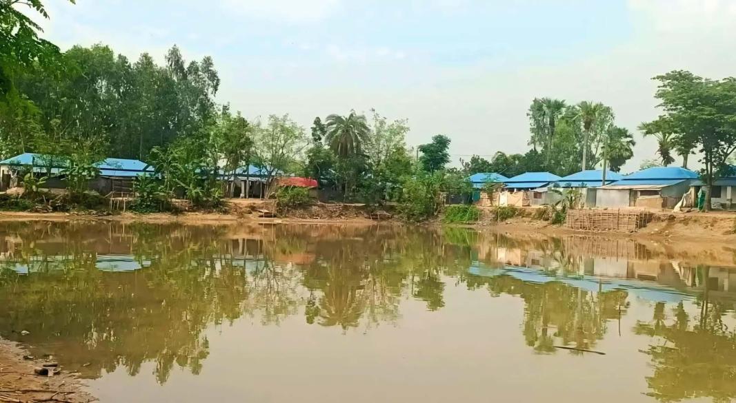 নওগাঁয় আশ্রয়ণের ঘর বেচাকেনার মহোৎসব