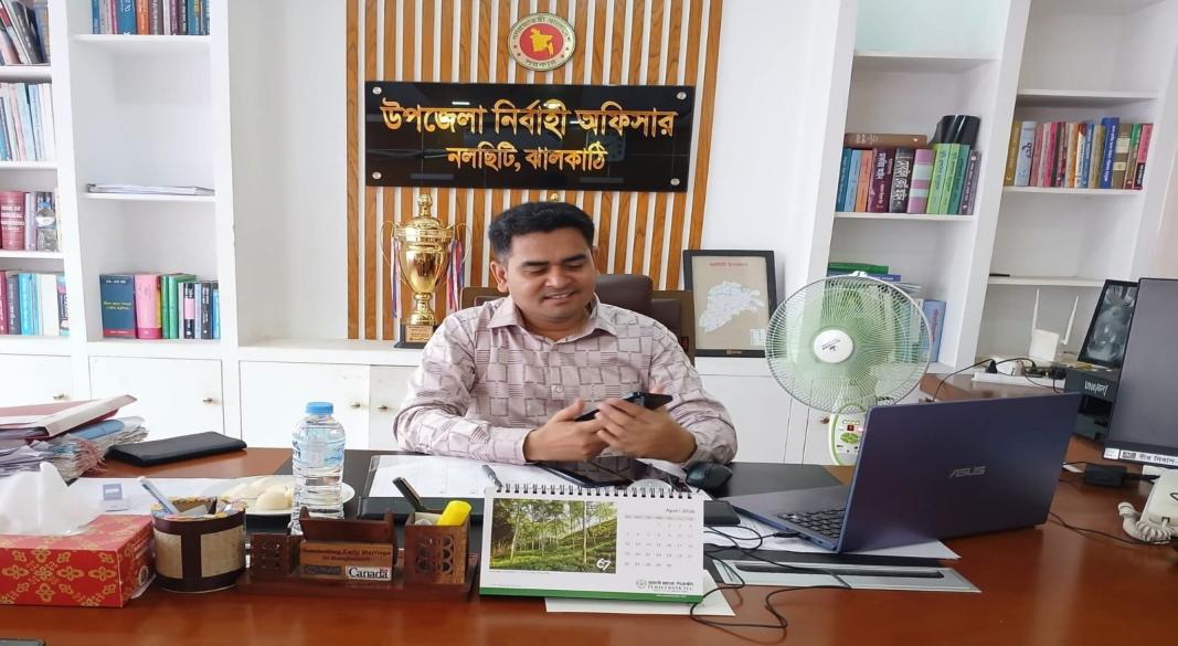 অবশেষে কাটলো অচলাবস্থা, নলছিটিতে ইউএনও’র দায়িত্ব নিলেন রিজভী আহমেদ