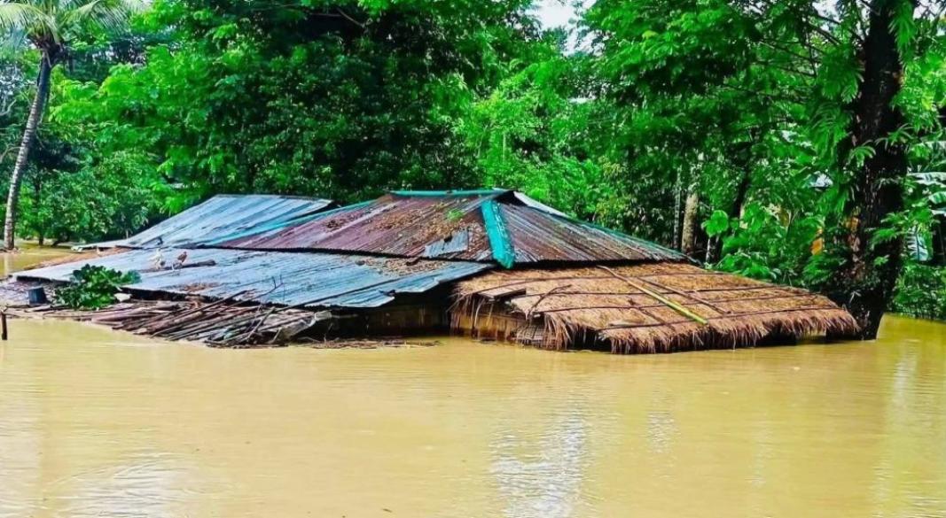 পানিবন্দি মানুষ