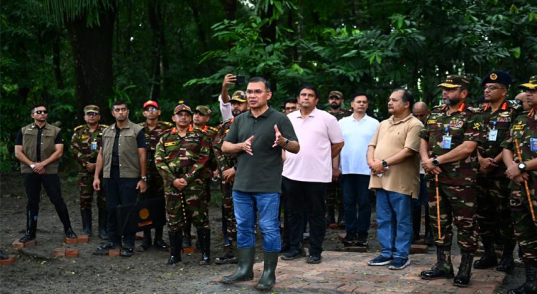 সোমবার বরিশালে বাংলাদেশ সেনাবাহিনীর গ্রীষ্মকালীন প্রশিক্ষণ মহড়া পরিদর্শনকালে কথা বলেন।