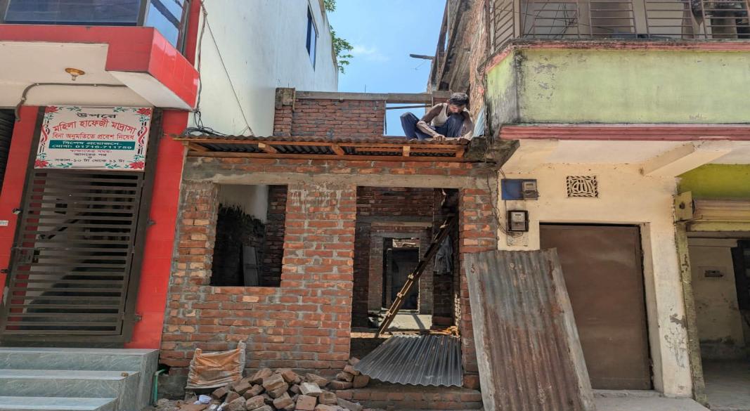 ঝালকাঠির পালবাড়িতে নিয়মবহির্ভূত নির্মাণের অভিযোগ